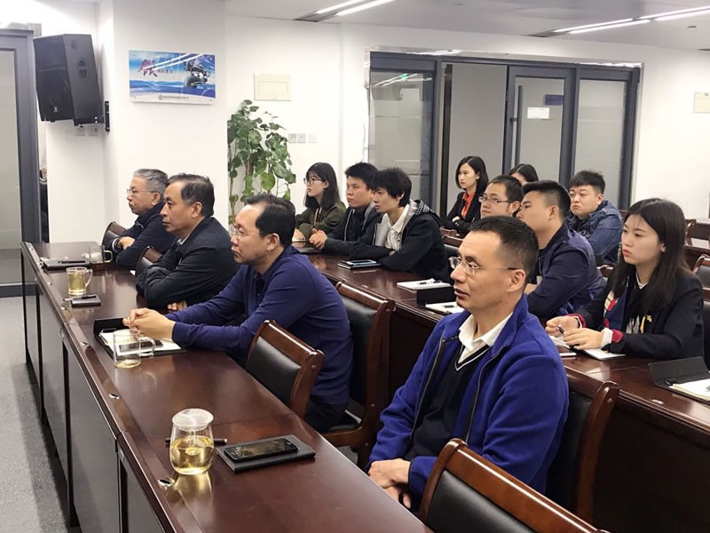 財(cái)信基金全體干部職工 收看黨的十九大開(kāi)幕式盛況直播